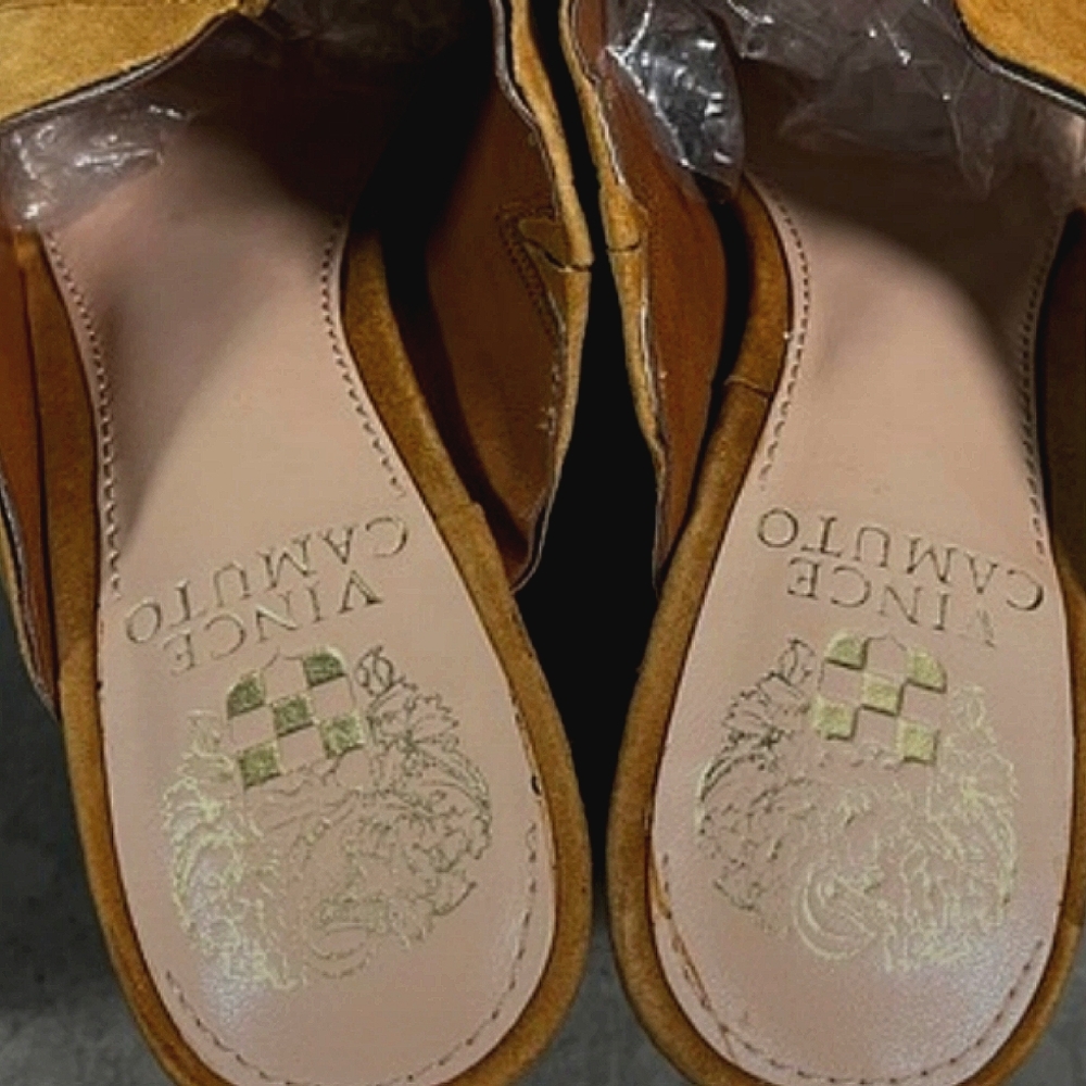 Vince Camuto fits like a 6 Golden Tan Suede Leather Chunky Block Heel Mules - Picture 5 of 5